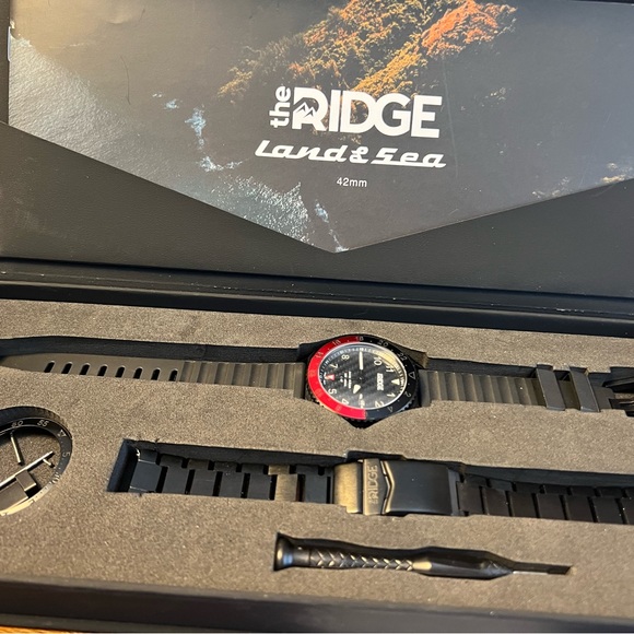 Men’s Watch The Ridge - Picture 2 of 3